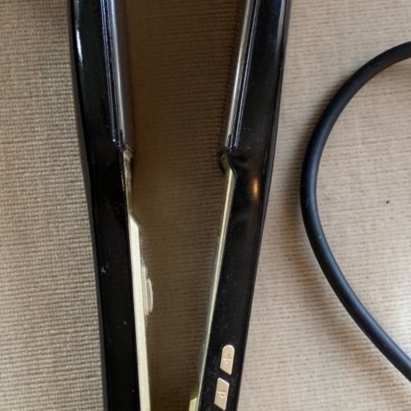 KIPOZI like new straightener - Picture 3 of 3
